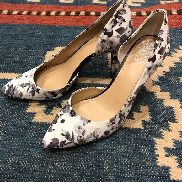 Vince Camuto Shoes - Vince Camuto Halona floral pumps